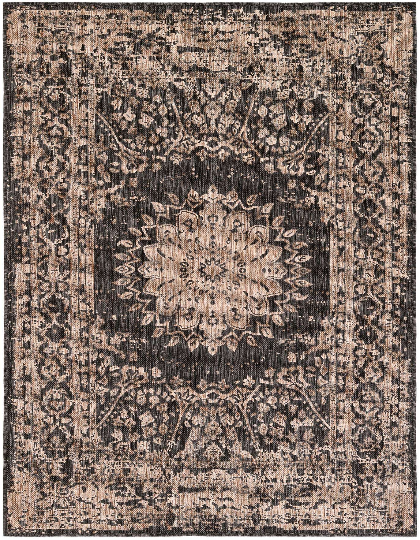 4' x 6' Easy-Clean Traditional Indoor / Outdoor Rug