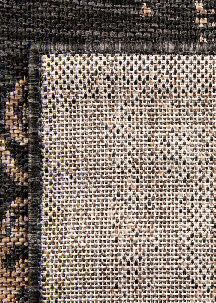 5' 3 x 7' Easy-Clean Traditional Indoor / Outdoor Rug