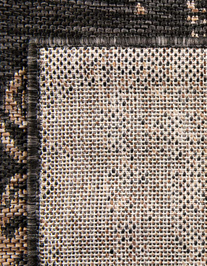 6' x 9' Easy-Clean Traditional Indoor / Outdoor Rug