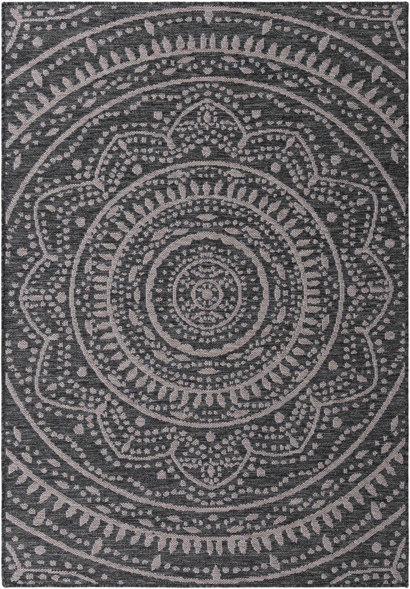 5' x 7' 2  Washable Traditional Indoor / Outdoor Rug