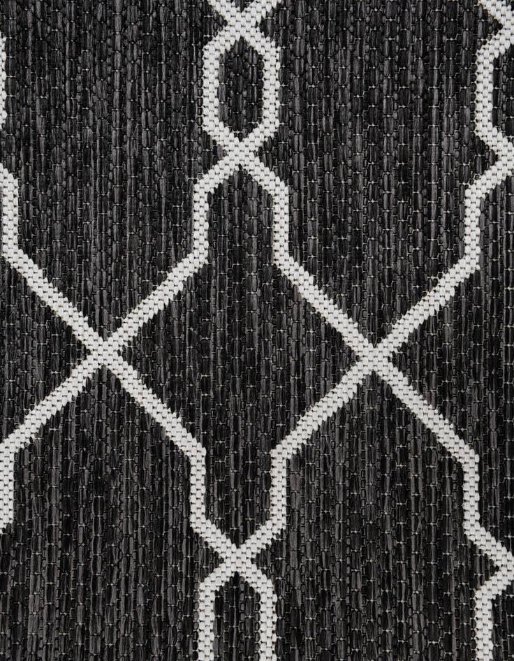 Detail image of 2' 3 x 3' Easy-Clean Trellis Indoor / Outdoor Rug