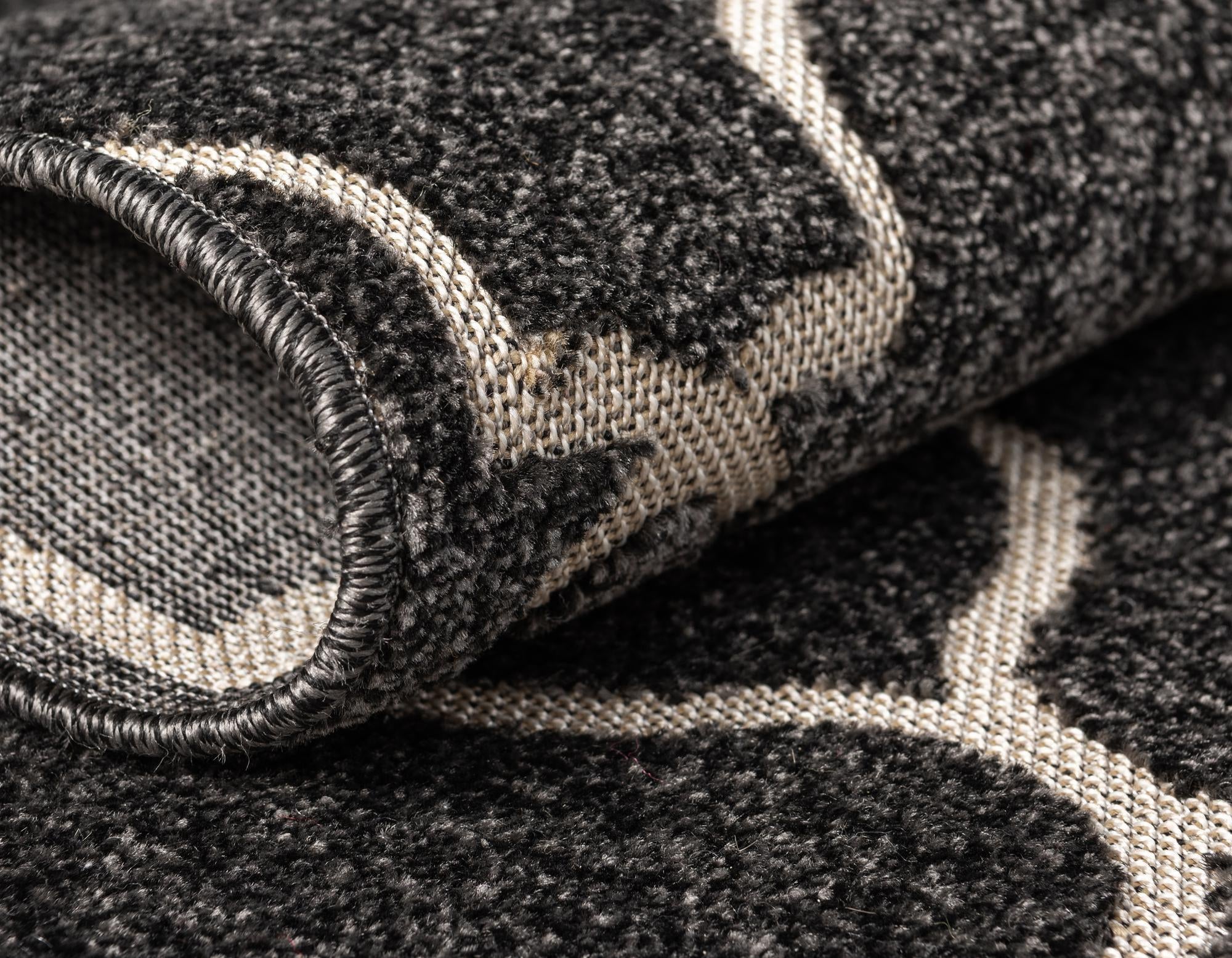 7' x 10' Easy-Clean Trellis Indoor / Outdoor Rug