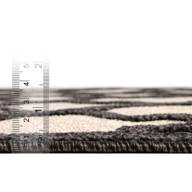 Detail image of 8' x 10' Easy-Clean Trellis Indoor / Outdoor Rug