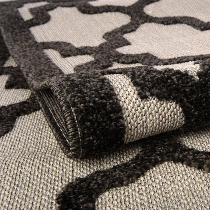 Detail image of 8' x 10' Easy-Clean Trellis Indoor / Outdoor Rug