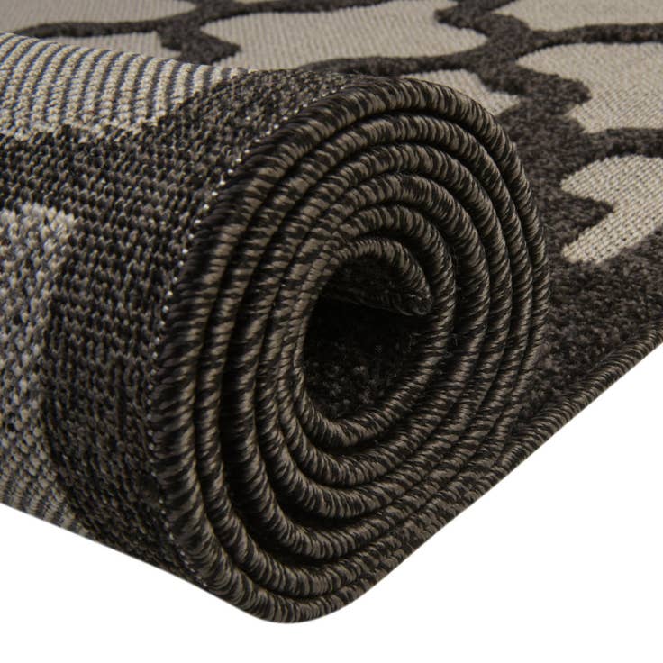 Detail image of 5' x 8' Easy-Clean Trellis Indoor / Outdoor Rug