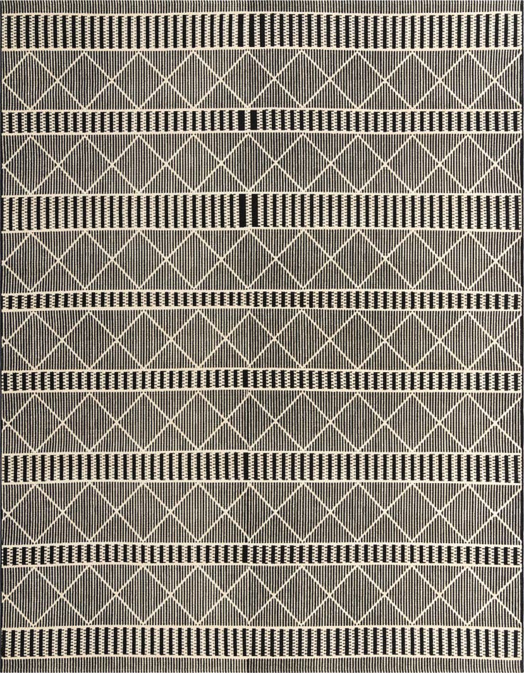 Detail image of 10' x 12' Easy-Clean Trellis Indoor / Outdoor Rug