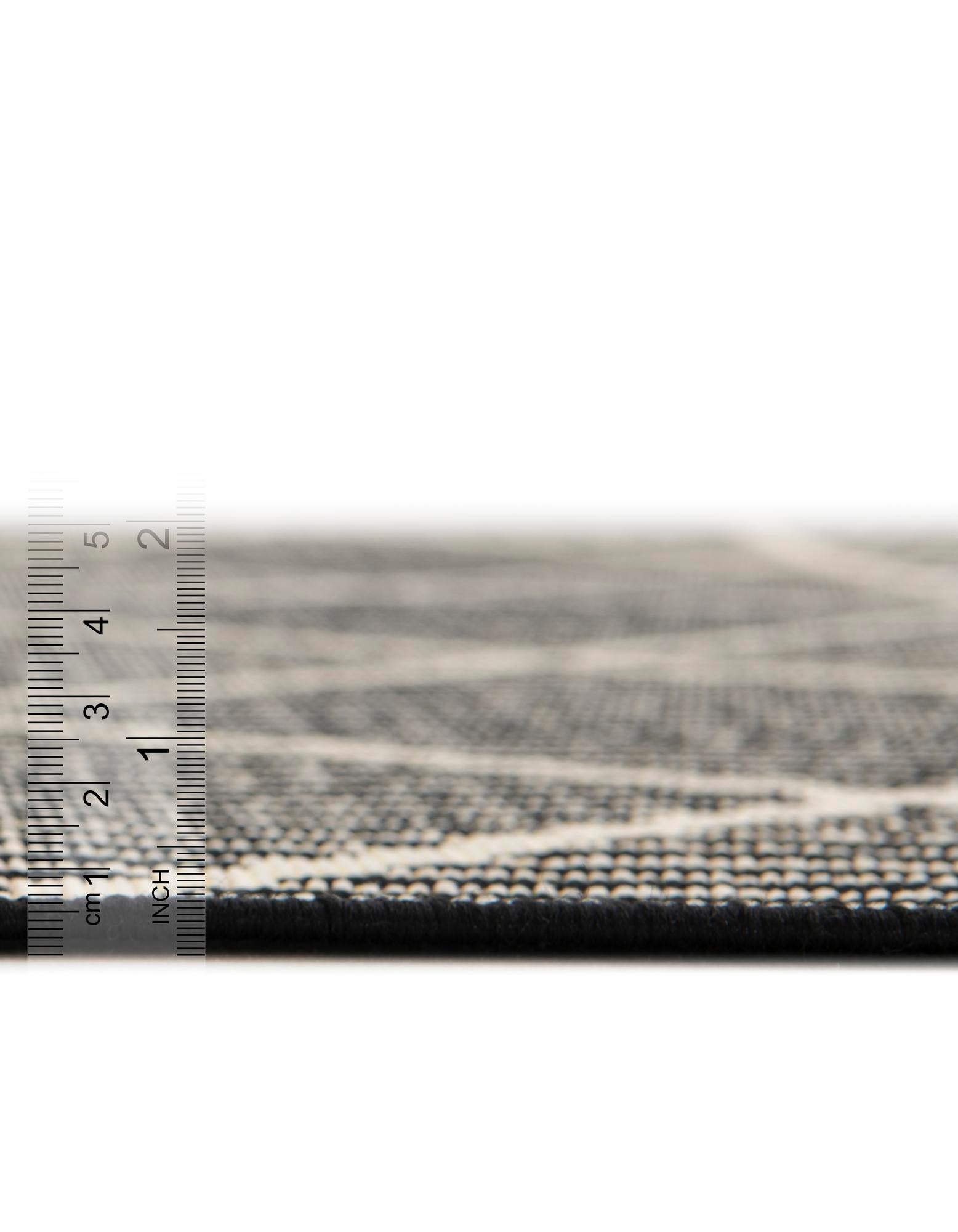 5' 3 x 8' Easy-Clean Trellis Indoor / Outdoor Rug