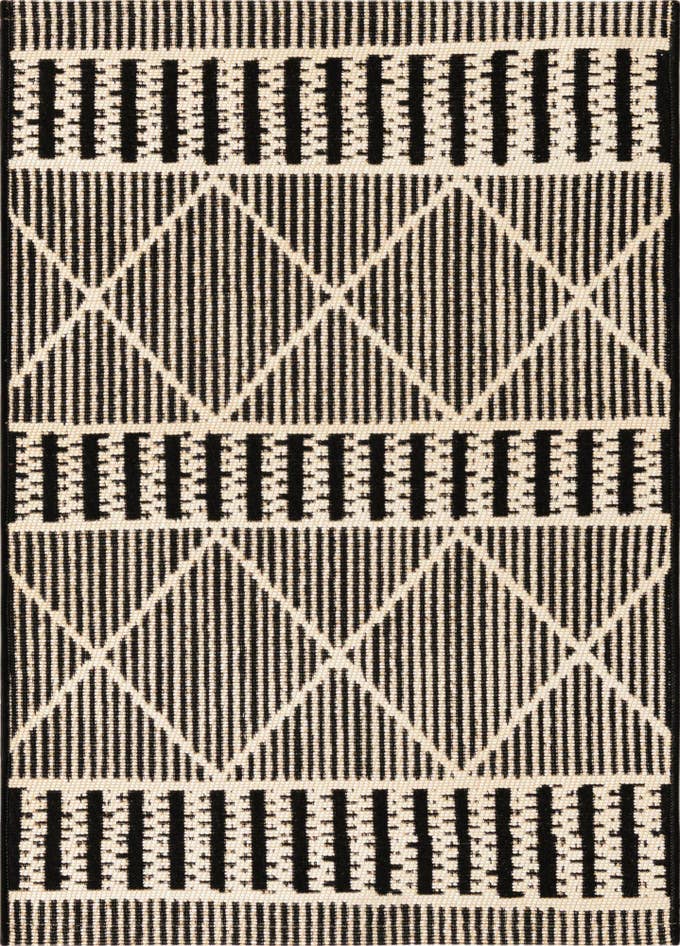 Detail image of 2' x 3' Easy-Clean Trellis Indoor / Outdoor Rug