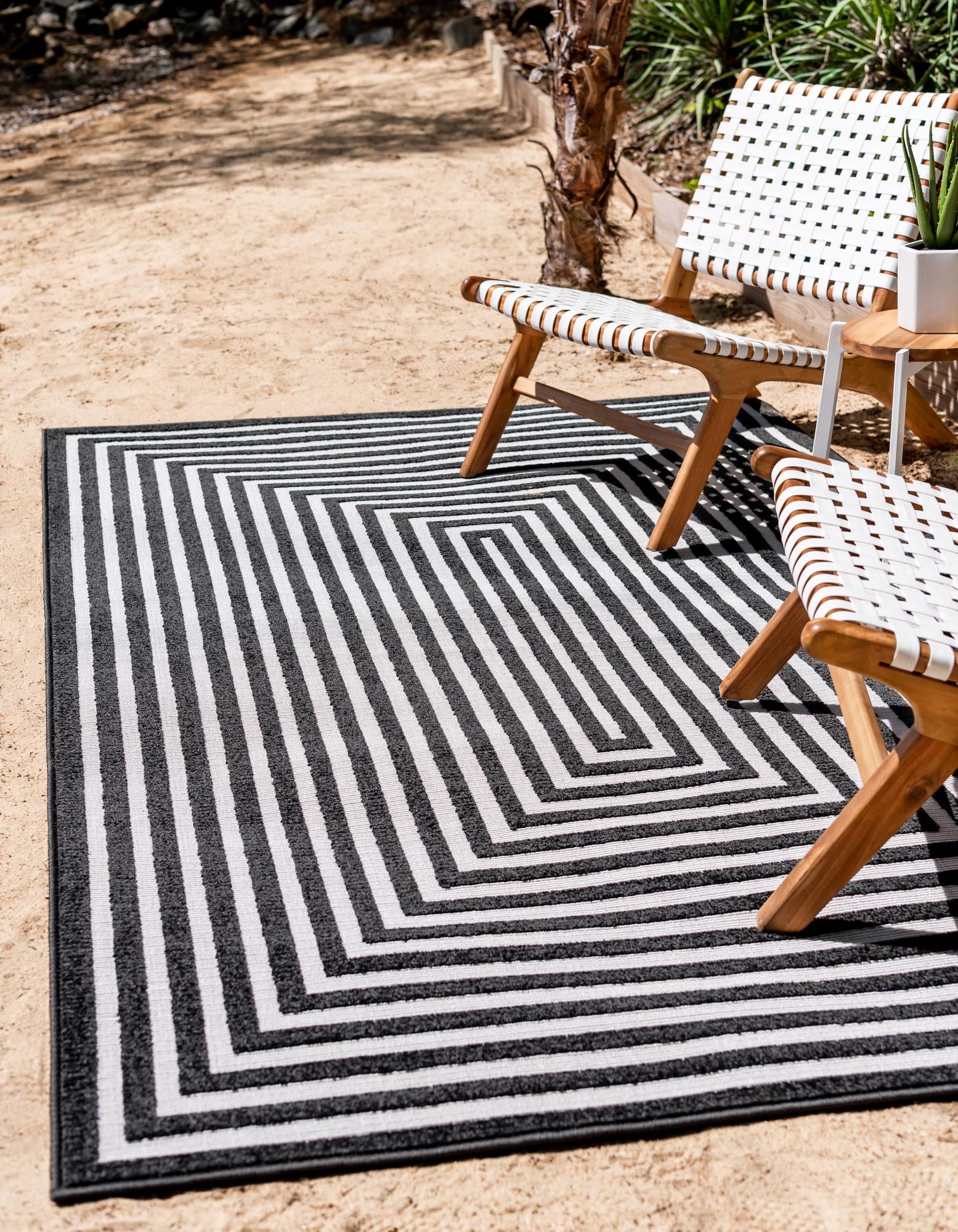 5' x 8' Easy-Clean Sabrina Soto Prescott Indoor / Outdoor Rug
