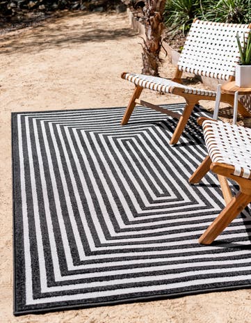 4' x 6' Easy-Clean Sabrina Soto Prescott Indoor / Outdoor Rug