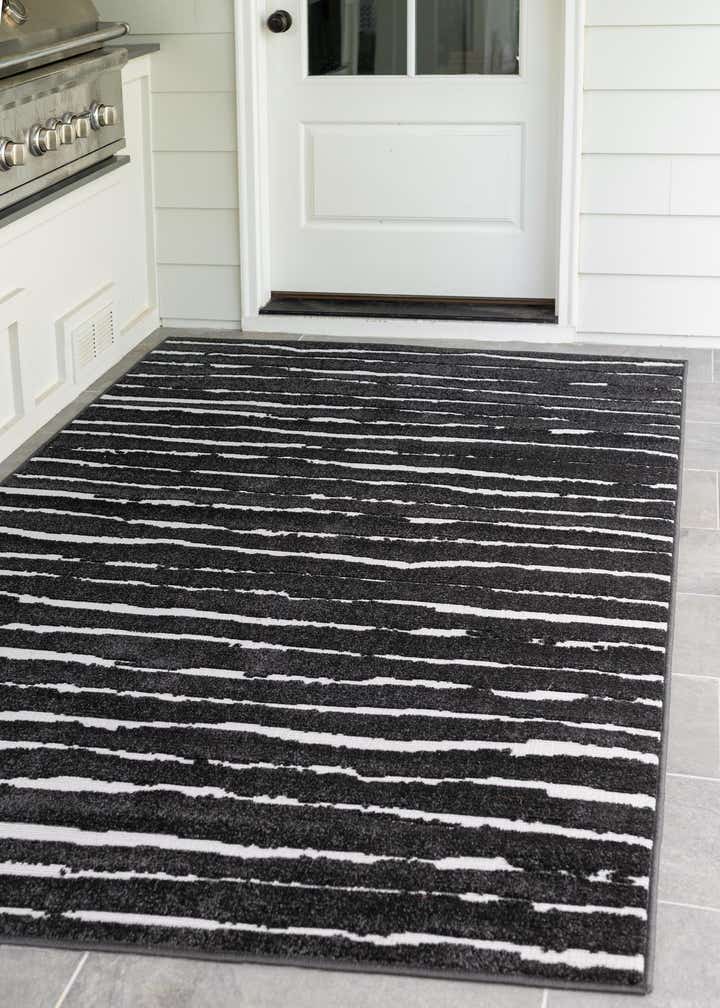 5' x 8' Easy-Clean Sabrina Soto Ola Indoor / Outdoor Rug