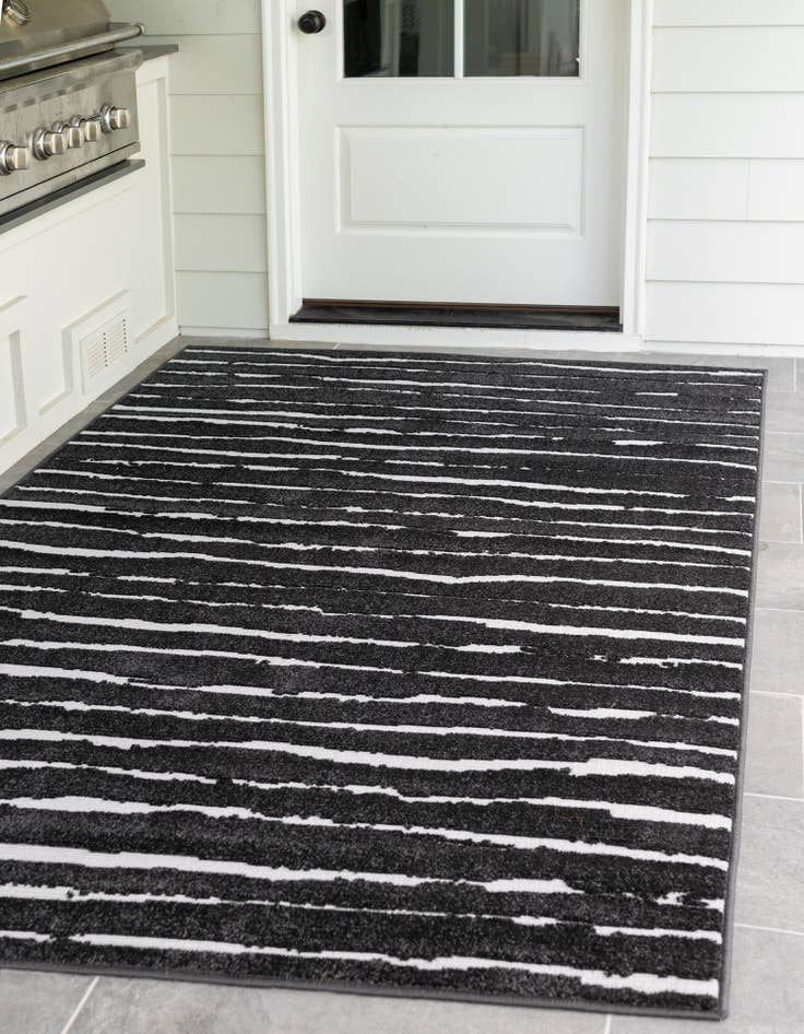 Detail image of 5' x 8' Easy-Clean Sabrina Soto Ola Indoor / Outdoor Rug