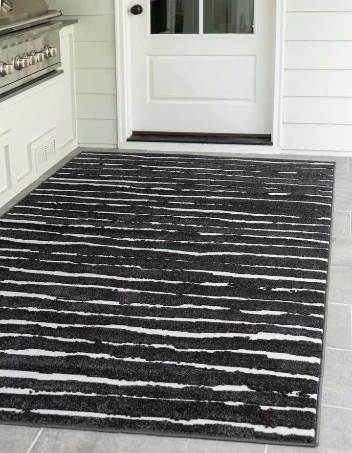 5' x 8' Easy-Clean Sabrina Soto Ola Indoor / Outdoor Rug