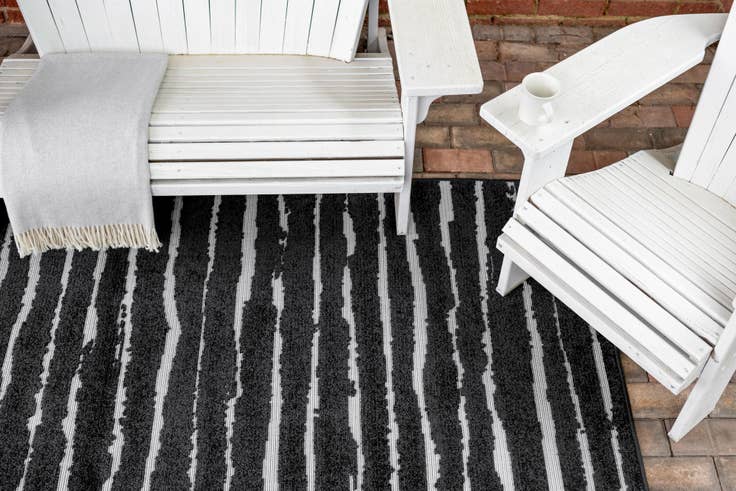 Detail image of 8' x 10' Easy-Clean Sabrina Soto Ola Indoor / Outdoor Rug