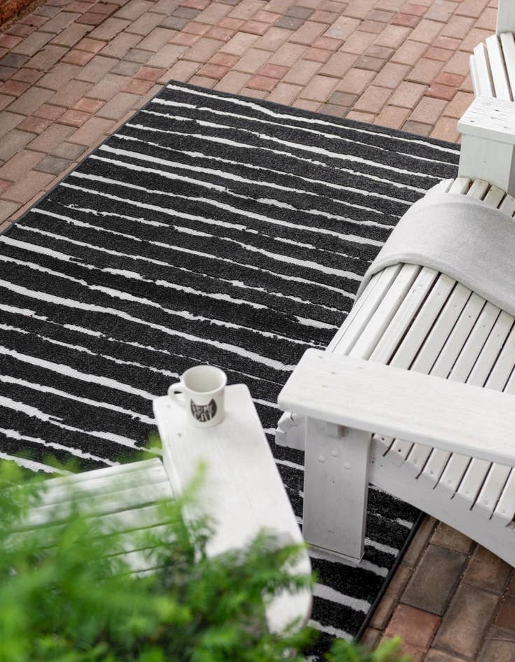 Detail image of 8' x 10' Easy-Clean Sabrina Soto Ola Indoor / Outdoor Rug