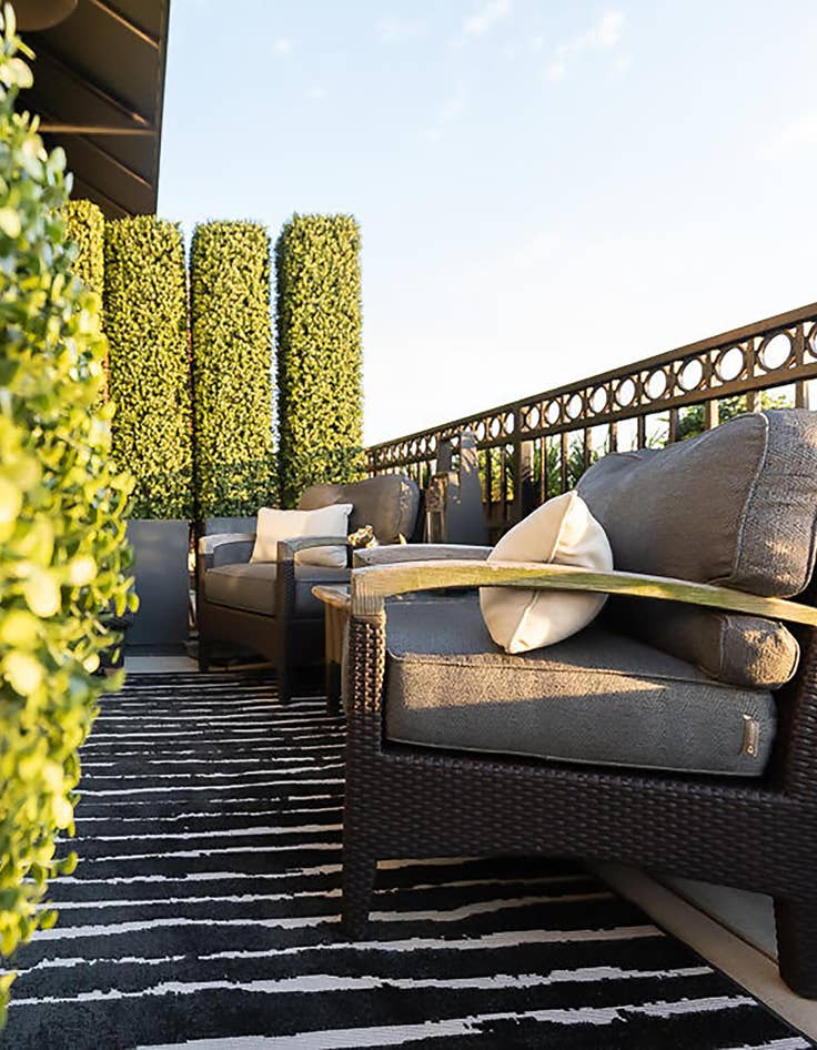 Detail image of 5' x 8' Easy-Clean Sabrina Soto Ola Indoor / Outdoor Rug