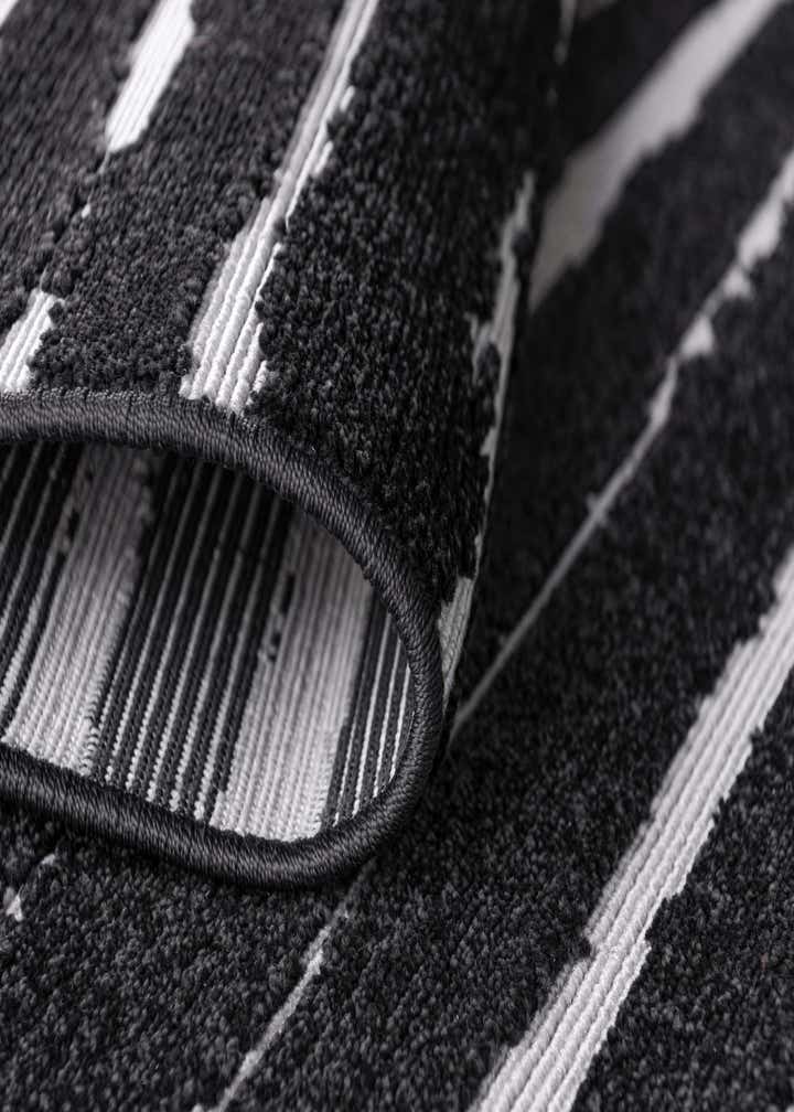 5' x 8' Easy-Clean Sabrina Soto Ola Indoor / Outdoor Rug