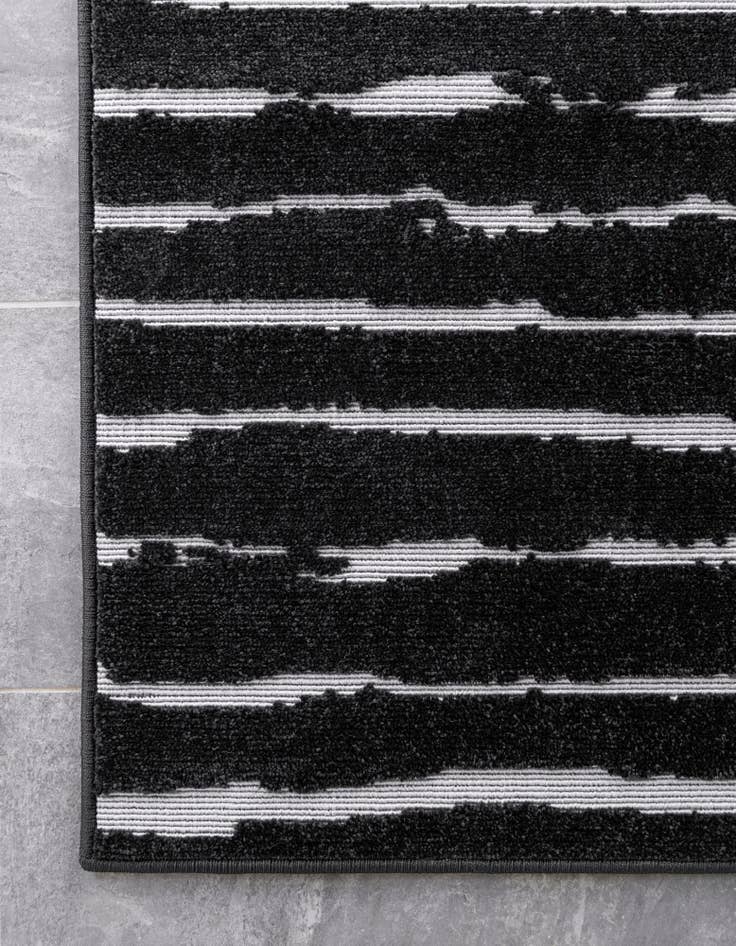 Detail image of 5' x 8' Easy-Clean Sabrina Soto Ola Indoor / Outdoor Rug