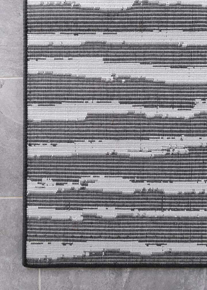 5' x 8' Easy-Clean Sabrina Soto Ola Indoor / Outdoor Rug