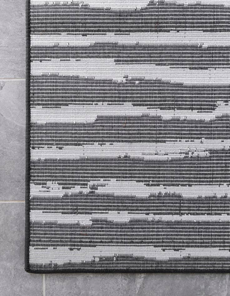 Detail image of 5' x 8' Easy-Clean Sabrina Soto Ola Indoor / Outdoor Rug