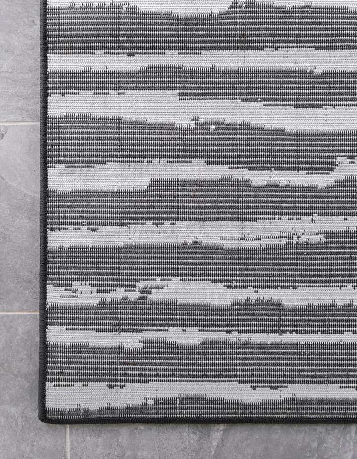 5' x 8' Easy-Clean Sabrina Soto Ola Indoor / Outdoor Rug