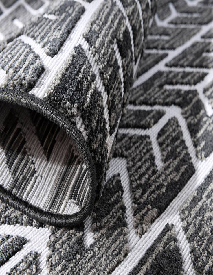 Detail image of 4' x 6' Easy-Clean Sabrina Soto Aston Indoor / Outdoor Rug