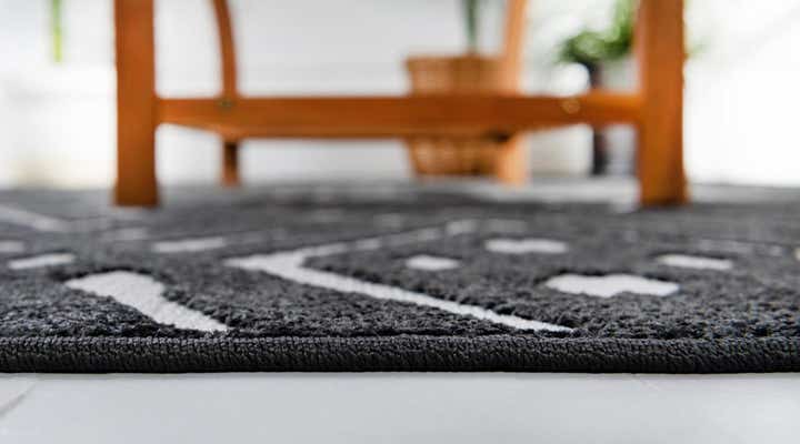 5' x 8' Easy-Clean Sabrina Soto Ella Indoor / Outdoor Rug