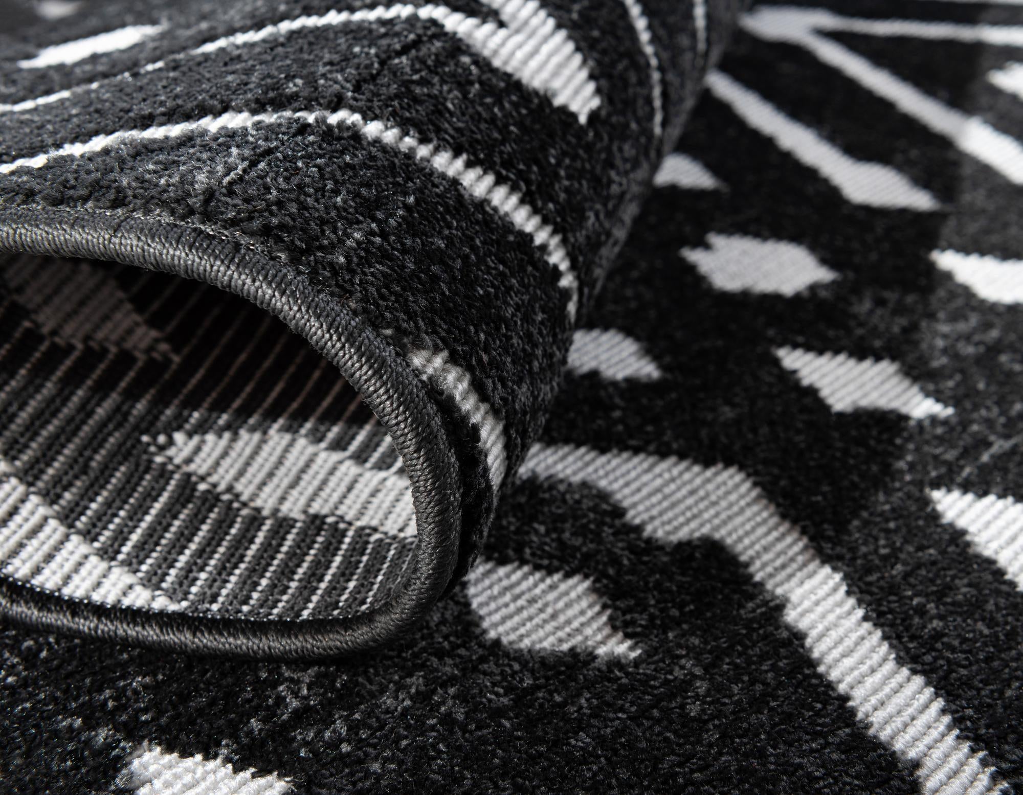 5' x 8' Easy-Clean Sabrina Soto Ella Indoor / Outdoor Rug