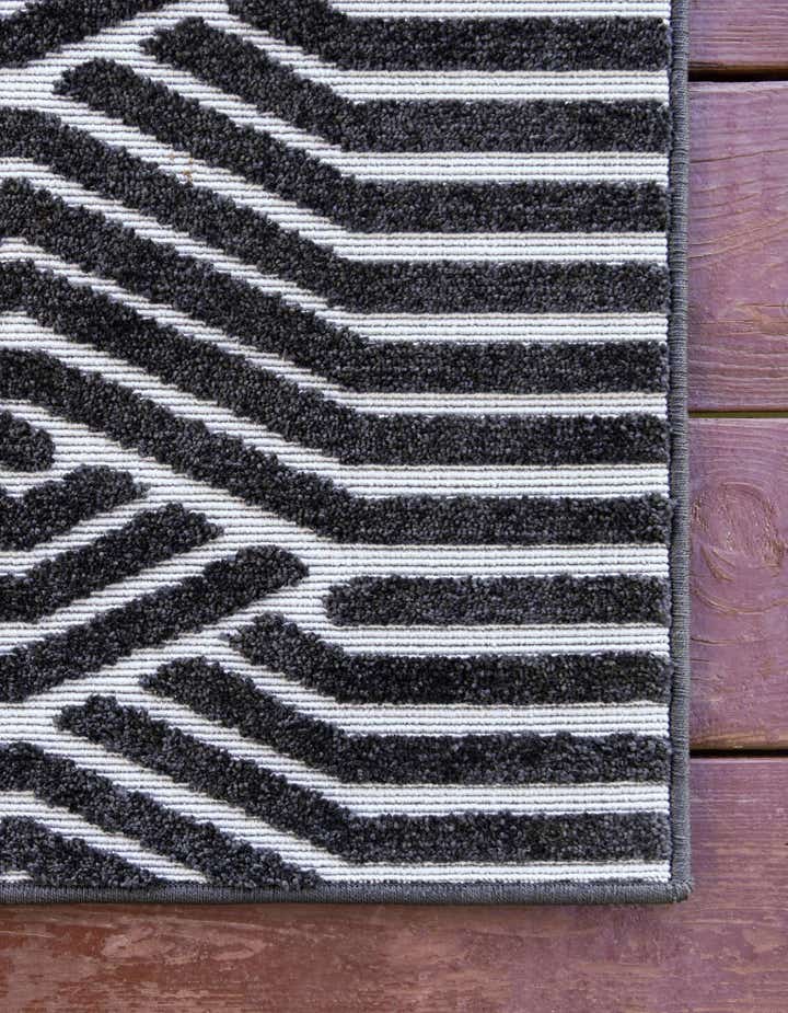 8' x 10' Easy-Clean Sabrina Soto Hudson Indoor / Outdoor Rug