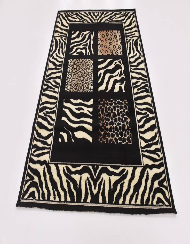Detail image of 5' 3 x 7' Safari Rug