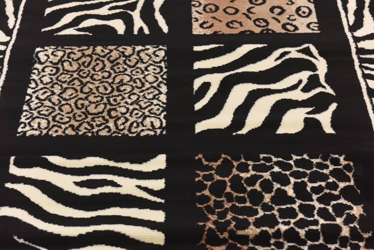 Detail image of 5' 3 x 7' Safari Rug