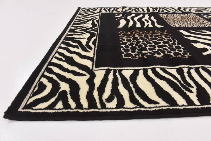 Detail image of 5' 3 x 7' Safari Rug