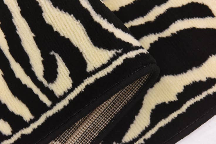 Detail image of 5' 3 x 7' Safari Rug
