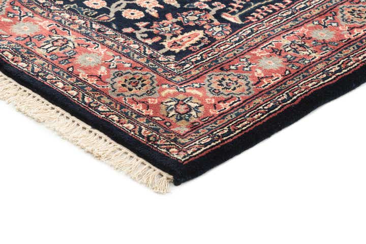4' 7 x 6' 9 Hand Knotted Sarough Wool Rug