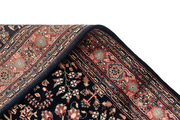 4' 7 x 6' 9 Hand Knotted Sarough Wool Rug