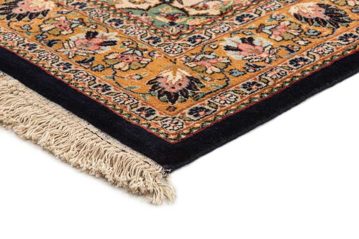 4' 5 x 6' 4 Hand Knotted Sarough Wool Rug