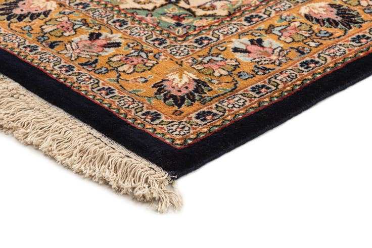 Detail image of 4' 5 x 6' 4 Hand Knotted Sarough Wool Rug