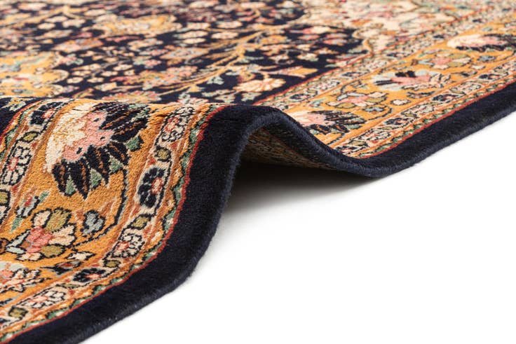 Detail image of 4' 5 x 6' 4 Hand Knotted Sarough Wool Rug