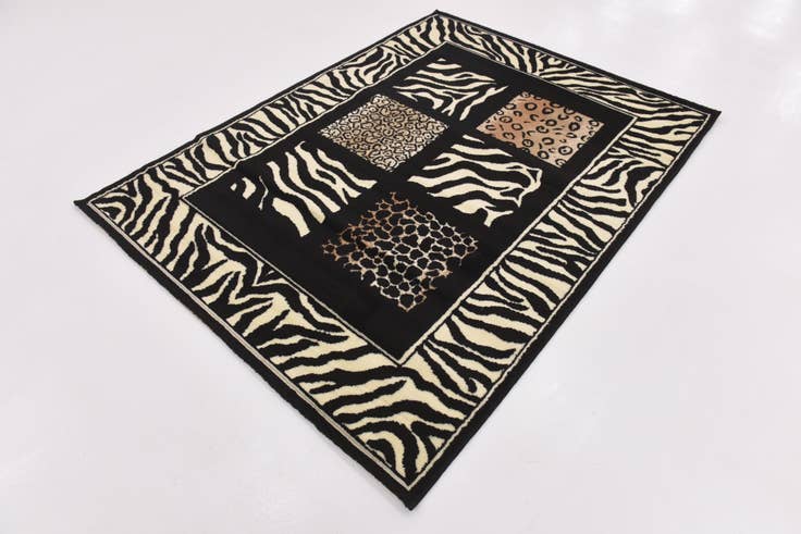Detail image of 5' 3 x 7' Savannah Rug