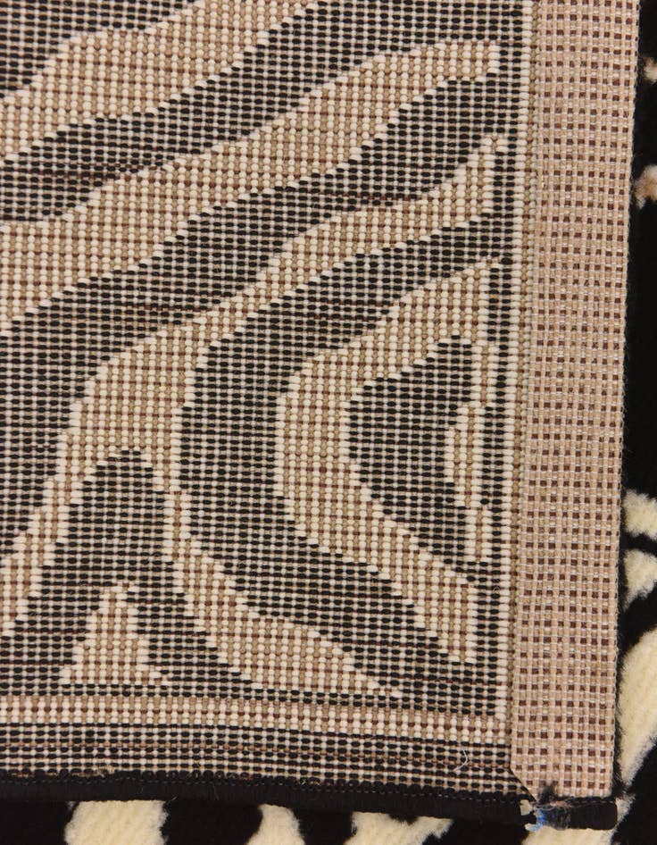 Detail image of 5' 3 x 7' Savannah Rug