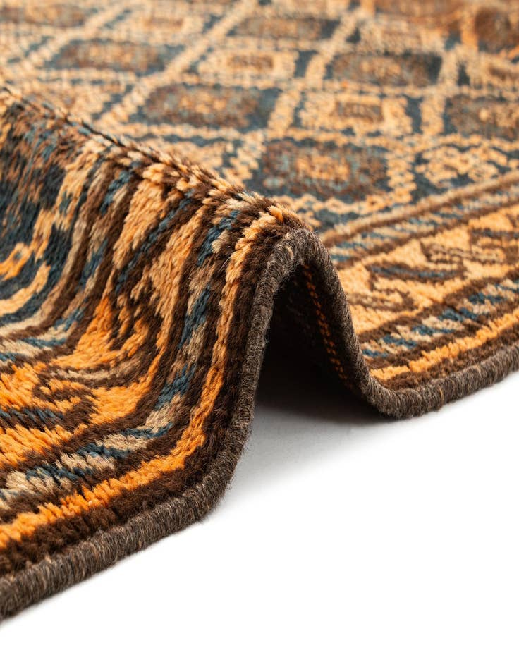 Detail image of 4' 2 x 6' 7 Hand Knotted Shiraz Persian Wool Rug