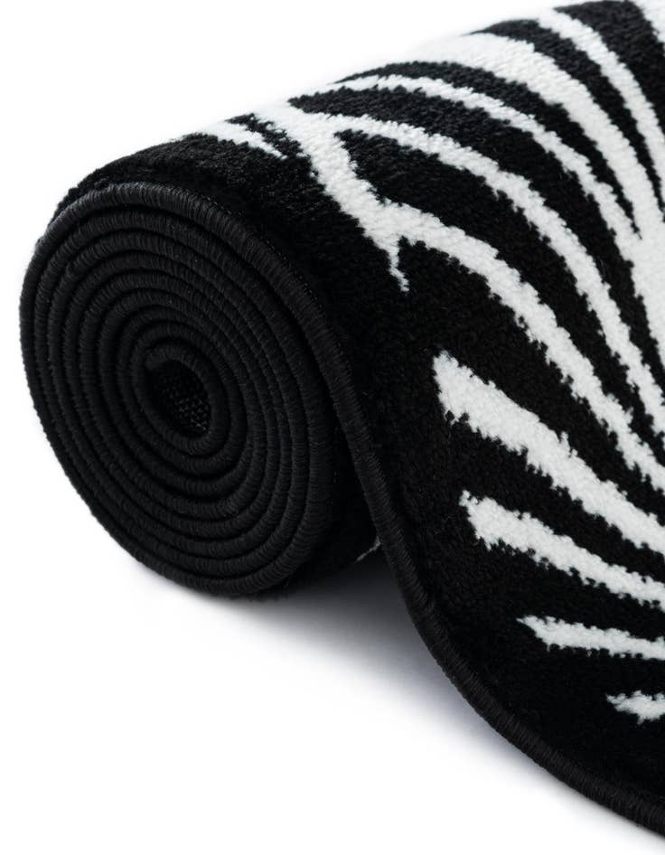 Detail image of 5' 3 x 8' Sydney Rug