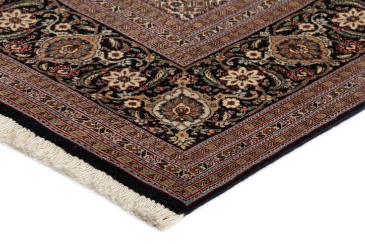 Detail image of 6' 8 x 10' 1 Tabriz Mahi Rug