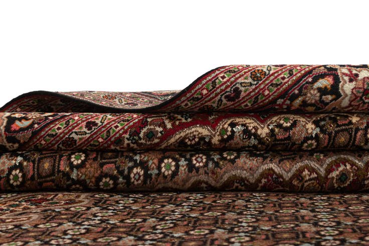 Detail image of 6' 8 x 9' 9 Tabriz Mahi Rug