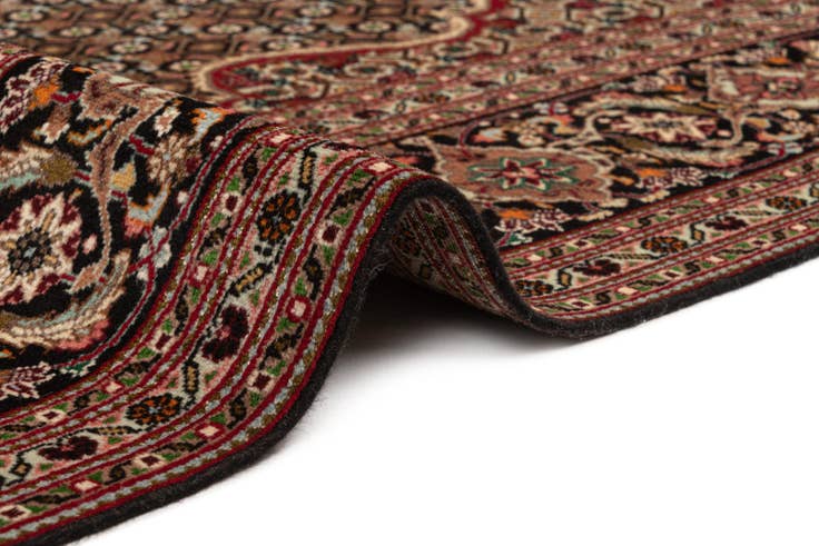 Detail image of 6' 8 x 9' 9 Tabriz Mahi Rug