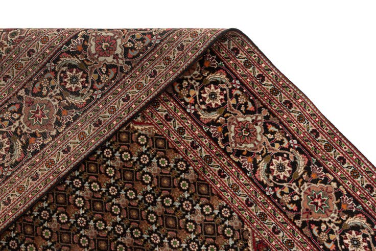 Detail image of 6' 8 x 9' 9 Tabriz Mahi Rug