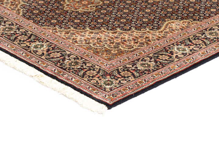 3' 4 x 4' 10 Tabriz Mahi Rug