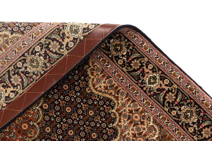 Detail image of 3' 4 x 4' 10 Tabriz Mahi Rug