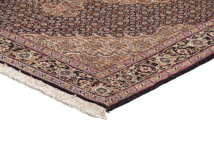 3' 5 x 4' 10 Tabriz Mahi Rug