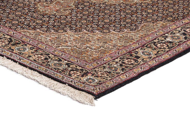 Detail image of 3' 5 x 4' 10 Tabriz Mahi Rug